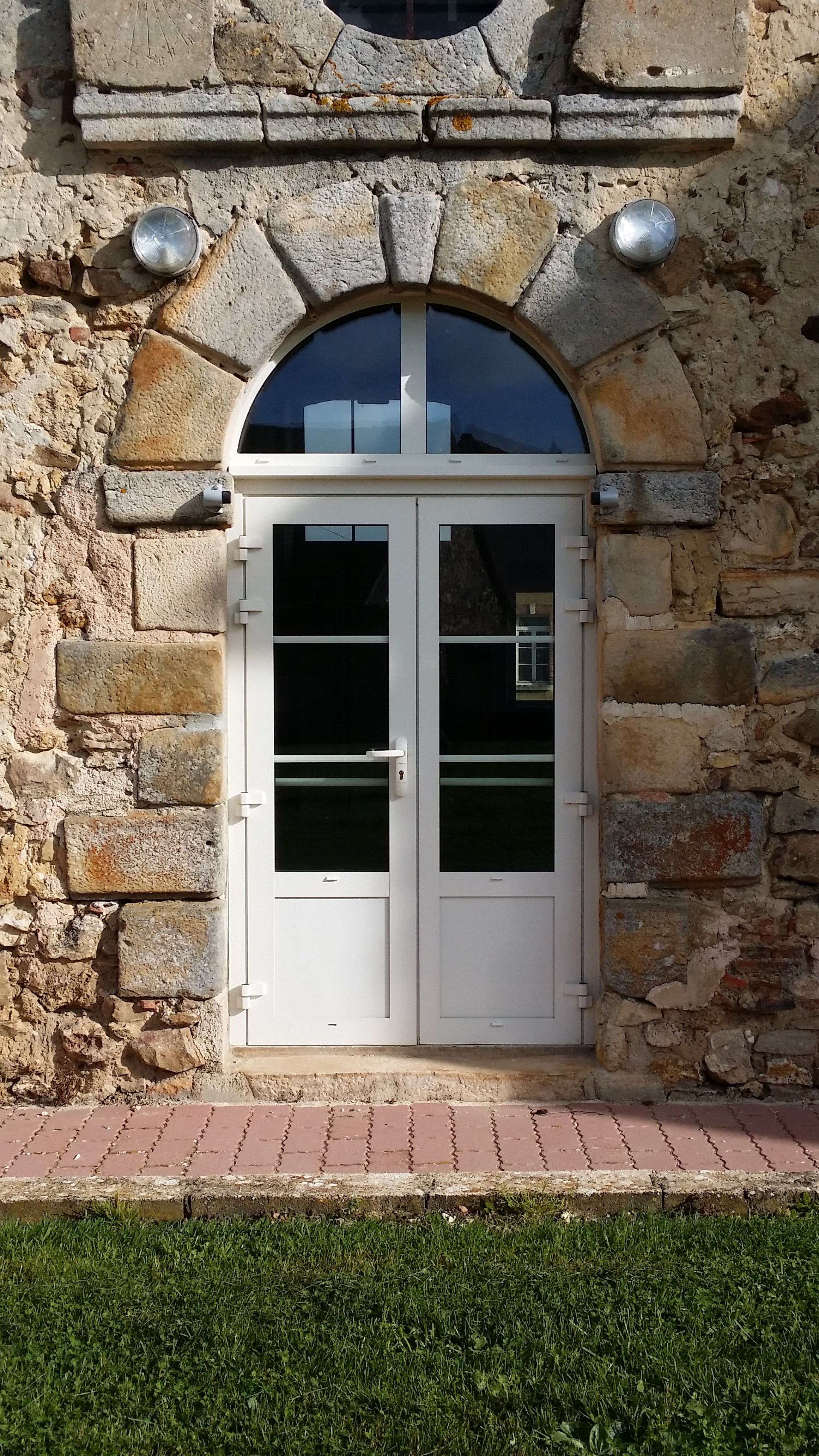 Les portes d'entrée, menuiserie Lemaire à Sézanne dans la Marne, 51